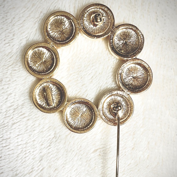 Vintage Monet Brooch Pin Circular Gold Tone with 8 Black Cabochon Stones 1.75” - Picture 5 of 6